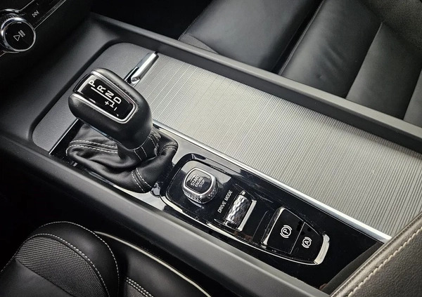 Volvo V60 cena 119900 przebieg: 146000, rok produkcji 2020 z Nysa małe 529